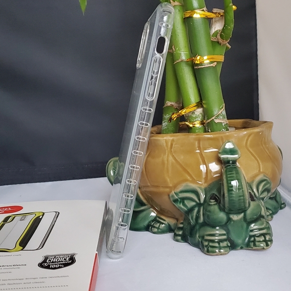 iPhone 11 pro max Clear case - Picture 3 of 3